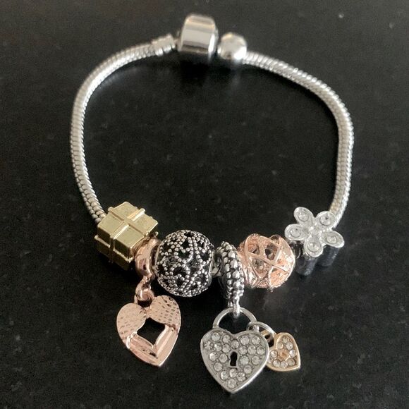 Men’s Mixed Metal Tone Charm Bracelet with Beads, Heart & Flower Charms - Picture 9 of 10